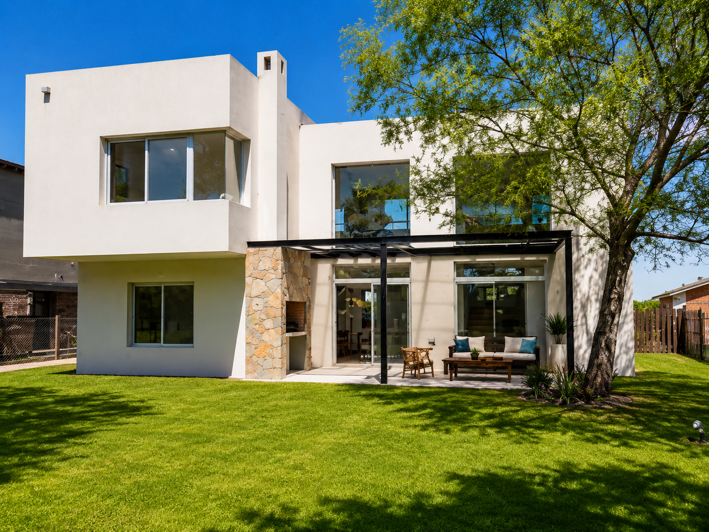 Obra de arquitectura San Isidro Labrador en Lote interno, Tigre por Estudio Levinton